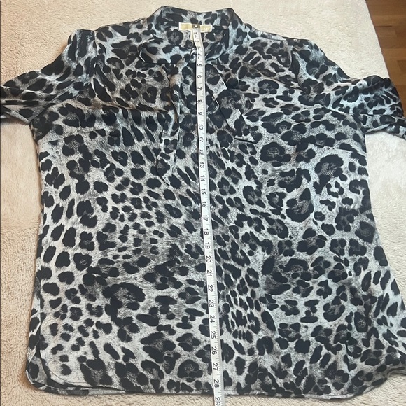 Michael Kors Black and White Animal Print Blouse with Bow and puff sleeves sz XL - Picture 8 of 10